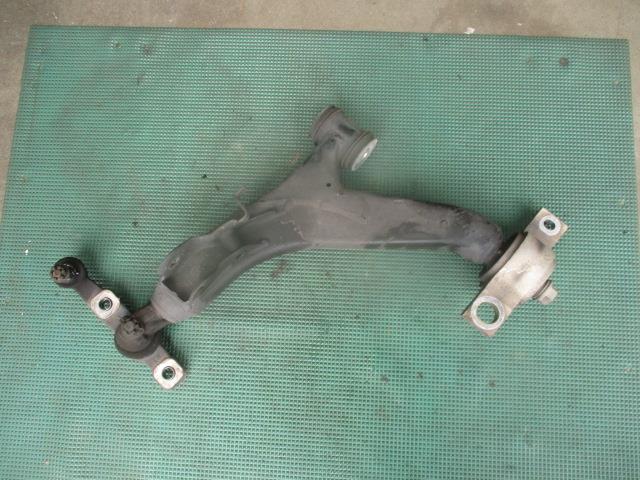 【中古】中古部品 レクサス GS GWS191 左フロントロアアーム 【3310190100-000255009351740】