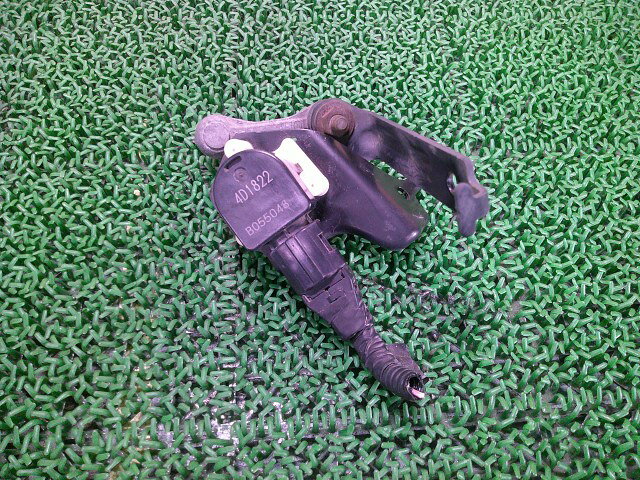 【中古】中古部品 ヴォクシー ZWR80G ハイトコントロールセンサー 【3330660100-000024311661460】