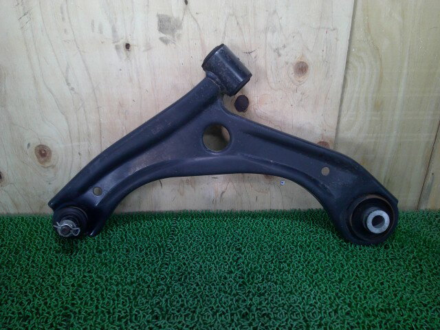 【中古】中古部品 クロスビー MN71S 左フロントロアアーム 【3330660100-000024300351740】