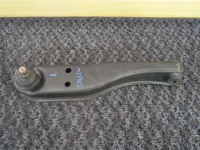 【中古】中古部品 エブリィ DA62W 左フロントロアアーム 【3330440100-251029000151740】
