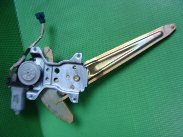 【中古】中古部品 ミラ L700S 左リアドアレギュレータ・モーター 【3340220100-001094918613420】