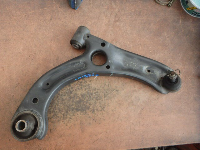 【中古】中古部品 ムーヴ LA150S 右フロントロアアーム 【3331010800-000023760451720】