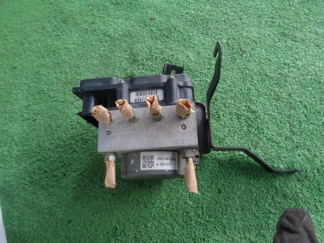 【中古】中古部品 フリード GB3 ABSアクチュエーター 【3340030100-105822400042500】