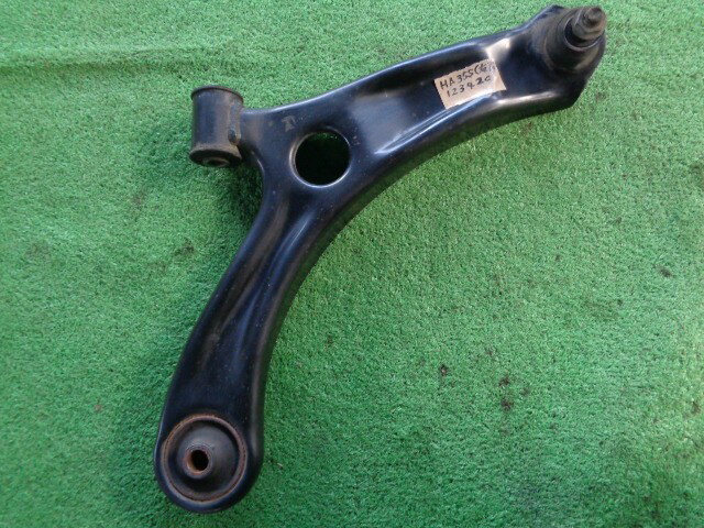【中古】中古部品 アルト HA35S 右フロントロアアーム 【3340030100-123420000051720】