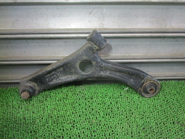 【中古】中古部品 アルト HA35S 左フロントロアアーム 【3330540100-250826000951740】