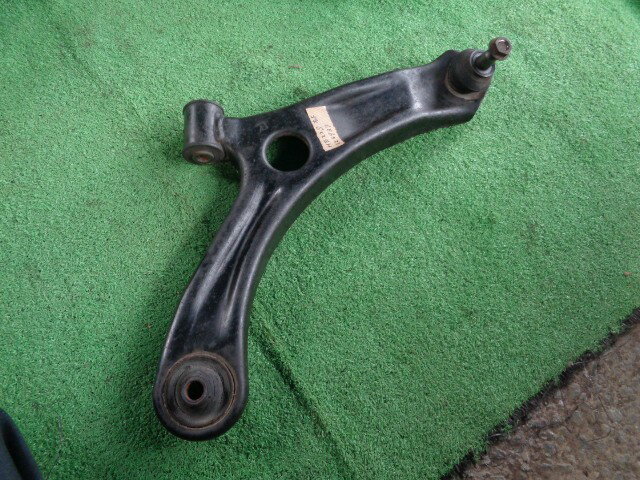【中古】中古部品 ラパン HE22S 右フロントロアアーム 【3340030100-126937000051720】