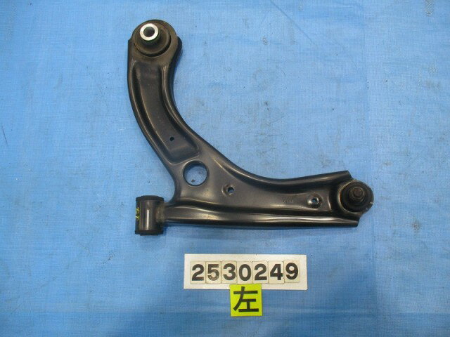 【中古】中古部品 スイフト ZC53S 左フロントロアアーム 【3310040100-000253024951740】