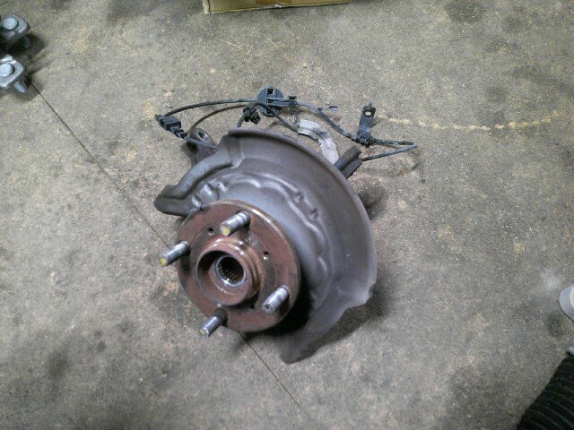 【中古】中古部品 タント L375S 左フロントナックルハブ 【3310410000-000253041944340】