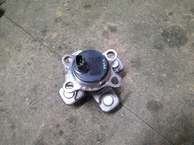 【中古】中古部品 タント L375S リアハブ 【3310410000-000253041944471】