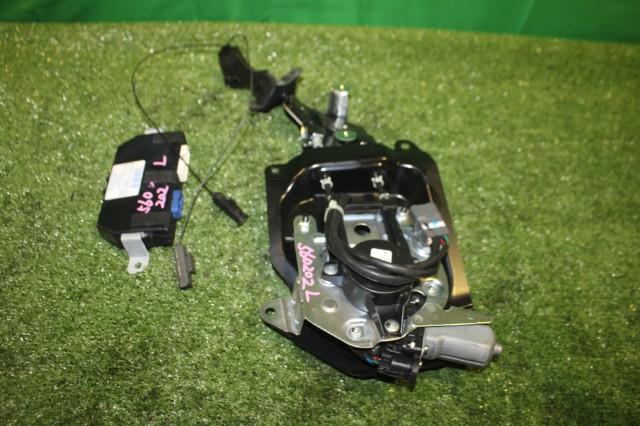 【中古】中古部品 デリカD2 MB15S 左パワースライドドアモーター 【3330950100-000056020264660】