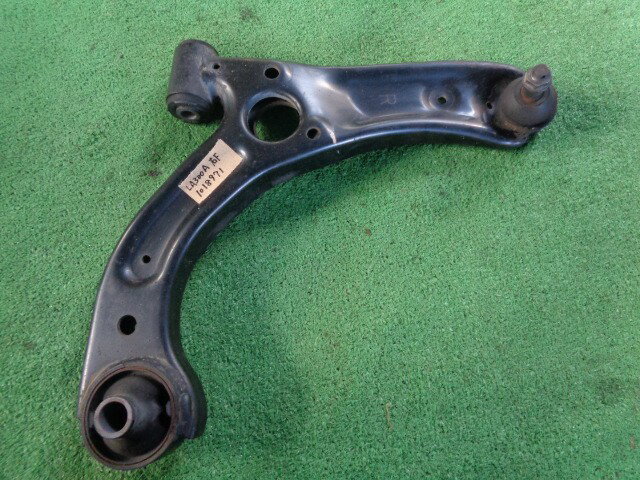 【中古】中古部品 ピクシスエポック LA300A 右フロントロアアーム 【3340030100-101897190051721】