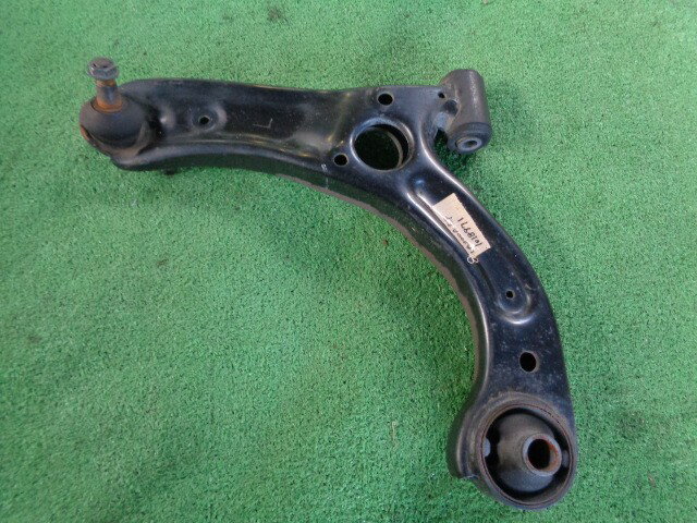 【中古】中古部品 ピクシスエポック LA300A 左フロントロアアーム 【3340030100-101897190051741】