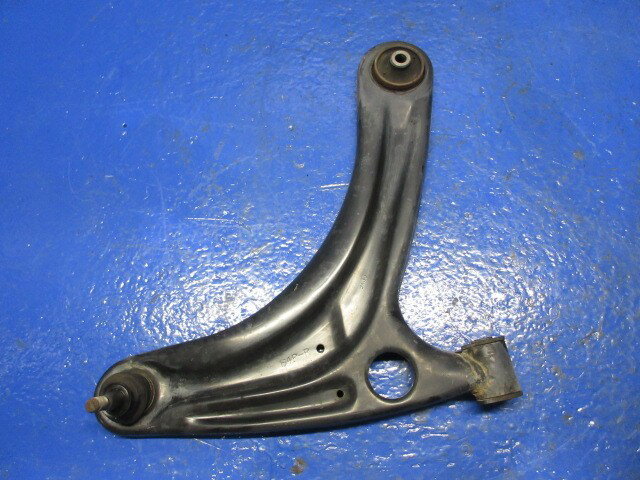 【中古】中古部品 エブリィ DA17V 右フロントロアアーム 【3310270100-000015071651720】