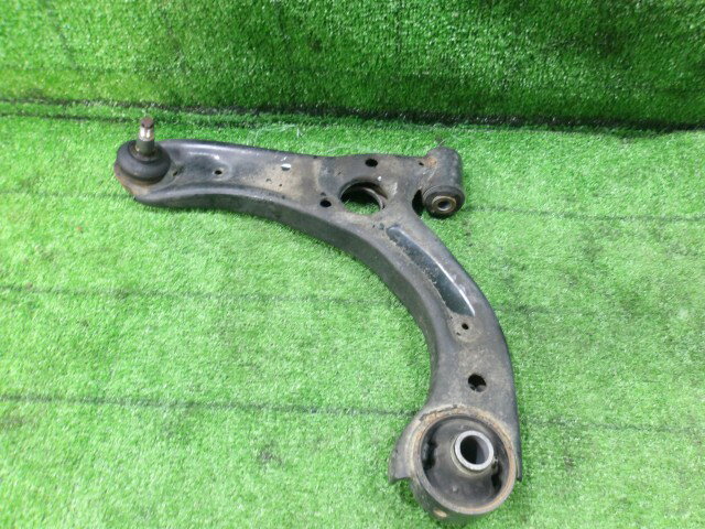 【中古】中古部品 ステラ LA160F 左フロントロアアーム 【3330420100-251023000551740】