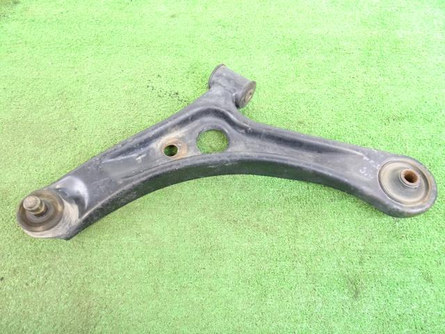 【中古】中古部品 パレット MK21S 左フロントロアアーム 【3330640100-251104000151740】