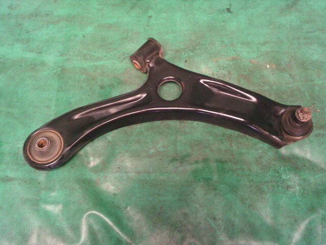 【中古】中古部品 MRワゴン MF33S 右フロントロアアーム 【3330990500-251105000251720】