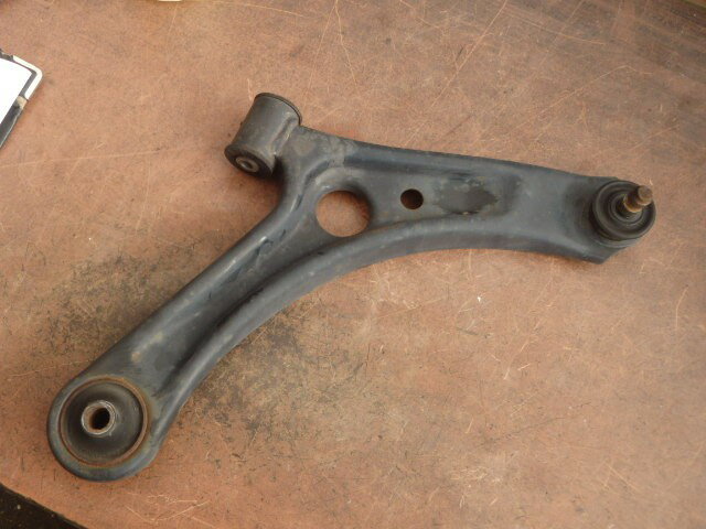 【中古】中古部品 モコ MG22S 右フロントロアアーム 【3331010800-000023698951720】