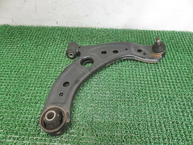 【中古】中古部品 ルーミー M910A 右フロントロアアーム 【3330380100-000033032651720】
