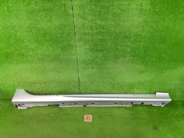 【中古】中古部品 プリウス ZVW51 右サイドステップ 【3330990100-250916000713700】(2)