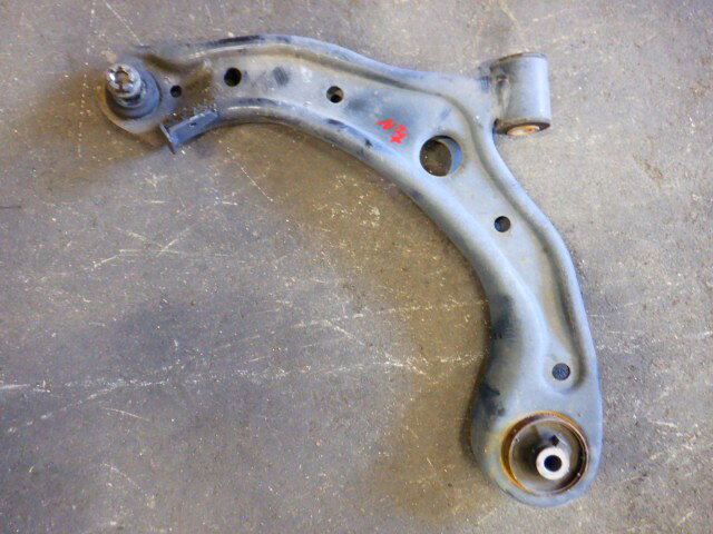 【中古】中古部品 N-BOX JF1 左フロントロアアーム 【3340140100-000025156651740】