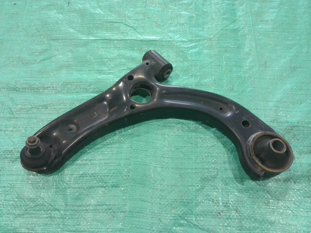 【中古】中古部品 タント LA600S 左フロントロアアーム 【3310090100-202507066251740】