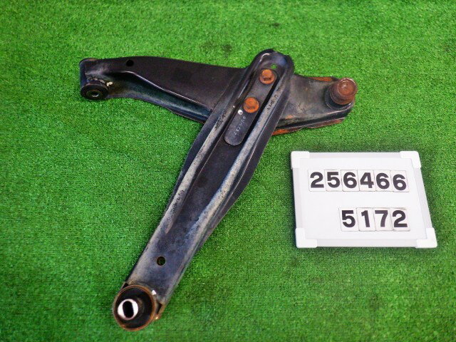 【中古】中古部品 サンバー TT2 右フロントロアアーム 【3330890100-000025646651720】