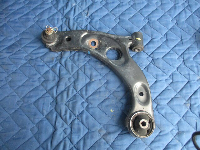 【中古】中古部品 ムーヴラテ L550S 左フロントロアアーム 【3540020100-000007110451740】