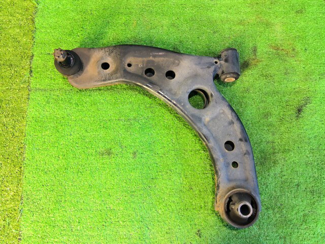 【中古】中古部品 ルーミー M900A 左フロントロアアーム 【3260070000-251106000251740】