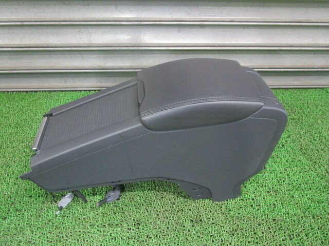 【中古】中古部品 ボルボ 60シリーズ FB4164T コンソールボックス 【3330540100-250918000477100】