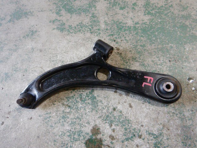 【中古】中古部品 スイフト ZC31S 左フロントロアアーム 【3330810100-251110000151740】