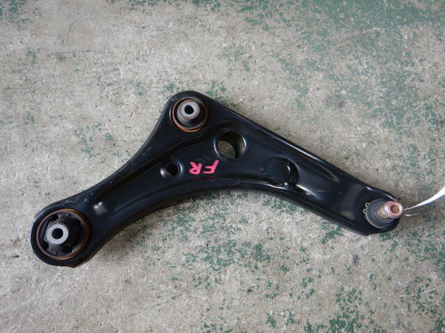 【中古】中古部品 デイズ B44W 右フロントロアアーム 【3330810100-251106000651720】