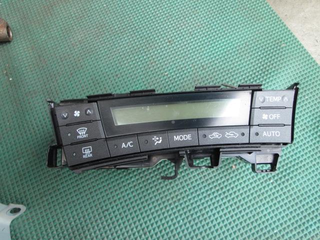 【中古】中古部品 プリウス ZVW30 A/Cスイッチパネル 【3310190100-000255010560900】