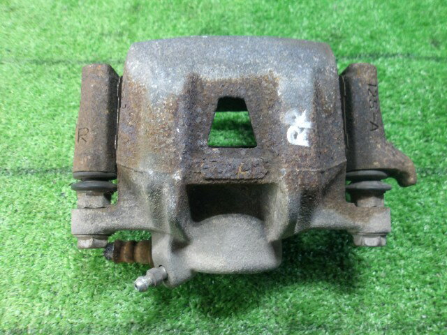 【中古】中古部品 ヴォクシー ZRR70W 右リアキャリパー 【3330420100-251104000144430】