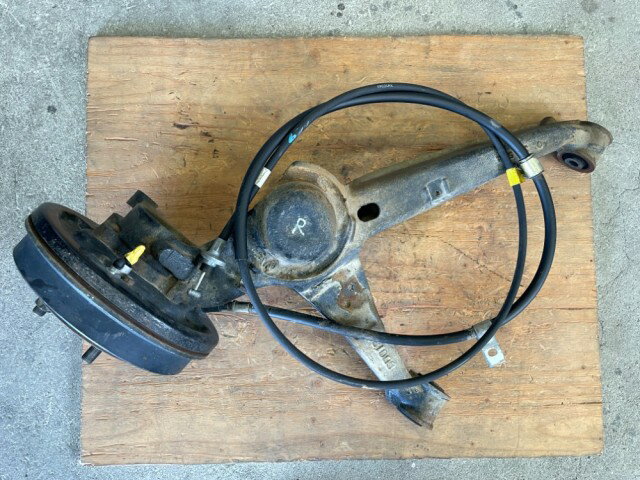 【中古】中古部品 サンバー TV2 右リアナックルハブ 【3330650100-000253015644410】