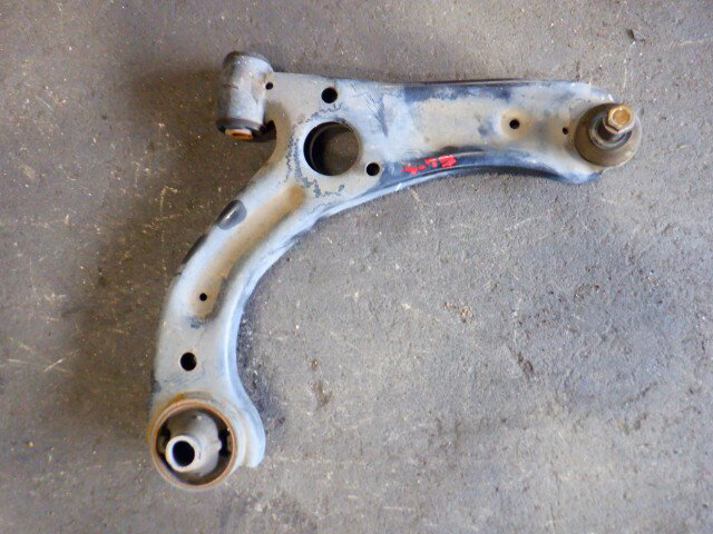 【中古】中古部品 ムーヴ LA150S 右フロントロアアーム 【3340140100-000025267351720】