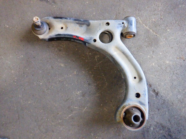 【中古】中古部品 ムーヴ LA150S 左フロントロアアーム 【3340140100-000025267351740】