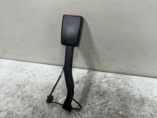 【中古】中古部品 VW パサート 3CBVY シートベルト 【3310070100-0000Y0773577151】