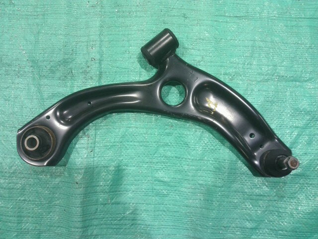 【中古】中古部品 ムーヴキャンバス LA850S 右フロントロアアーム 【3310090100-202511005051720】