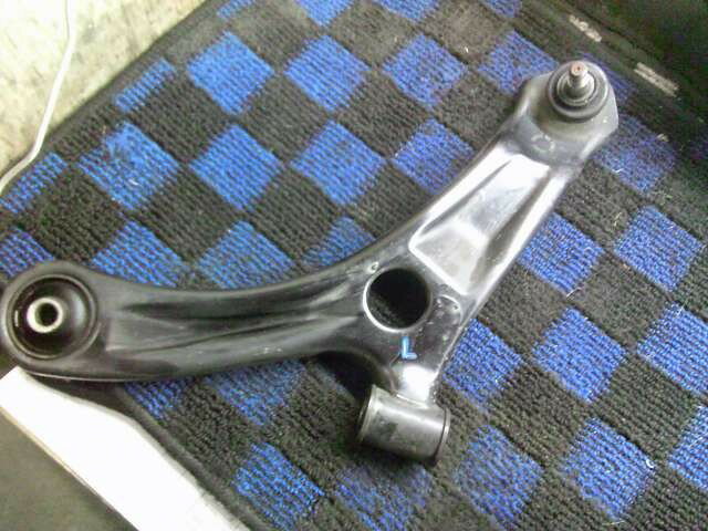 【中古】中古部品 スペーシア MK32S 左フロントロアアーム 【3330220100-251112000251740】