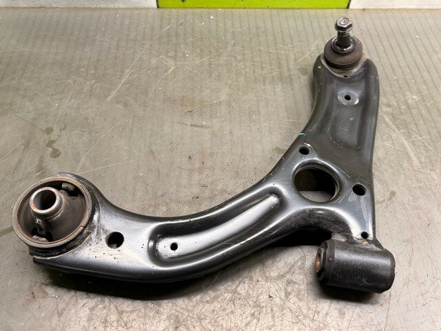 【中古】中古部品 ムーヴ LA150S 左フロントロアアーム 【3330530100-000005455451740】