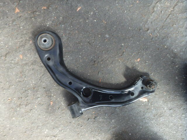 【中古】中古部品 N-BOX JF1 左フロントロアアーム 【3331010800-000023737051740】