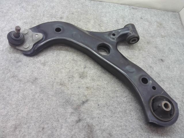 【中古】中古部品 プリウス ZVW50 左フロントロアアーム 【3310550000-251024000251740】
