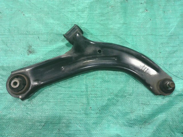 【中古】中古部品 ランサーカーゴ CVY12 右フロントロアアーム 【3310090100-202510084851720】