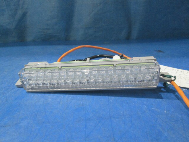 【中古】中古部品 ティアナ J31 ハイマウントストップランプ 【3310160100-000004483715830】