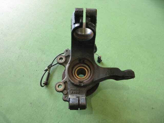 【中古】中古部品 プレマシー CREW 右フロントナックルハブ 【3310590000-202511044044310】