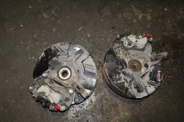 【中古】中古部品 レガシィ BP5 左フロントナックルハブ 【3330950100-000052250444340】