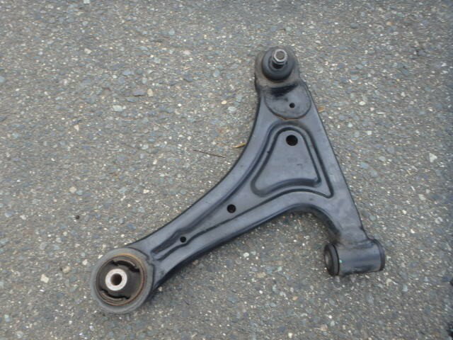 【中古】中古部品 ハイゼットアトレ S321G 左フロントロアアーム 【3331010800-000023741251740】