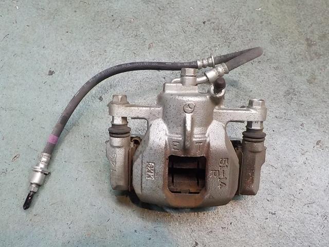 【中古】中古部品 ハイゼット S331V 右フロントキャリパー 【3260200000-251113000244330】