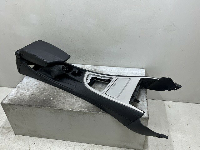 【中古】中古部品 BMW 1シリーズ UM20 コンソールボックス 【3310070100-0000Y0768377100】