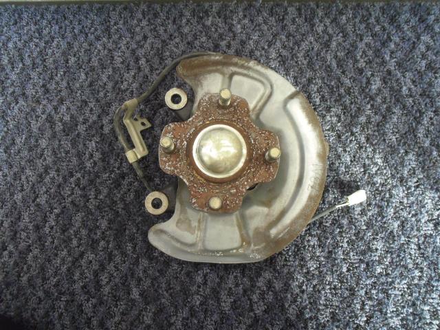 【中古】中古部品 エブリィ DA64V 右フロントナックルハブ 【3330440100-251115000144310】